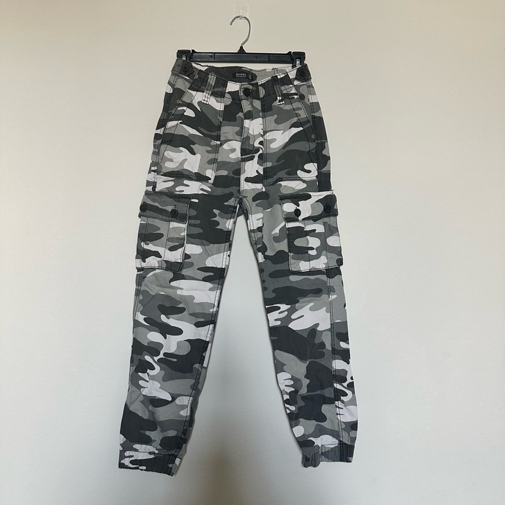 Bershka Women cargo camo pants‎ USA Utility Pants Size 2